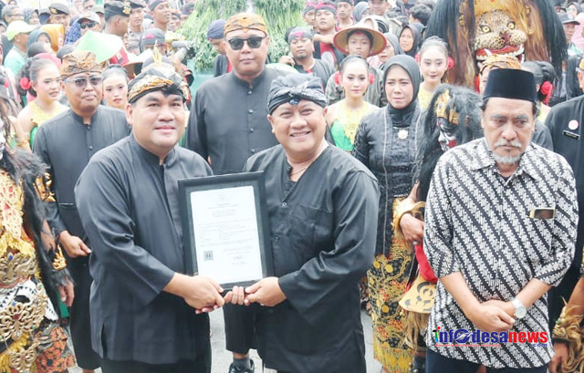 Ribuan Warga Antusias Hadiri Gerebeg Gunungan Hari Jadi ke-275 Blora