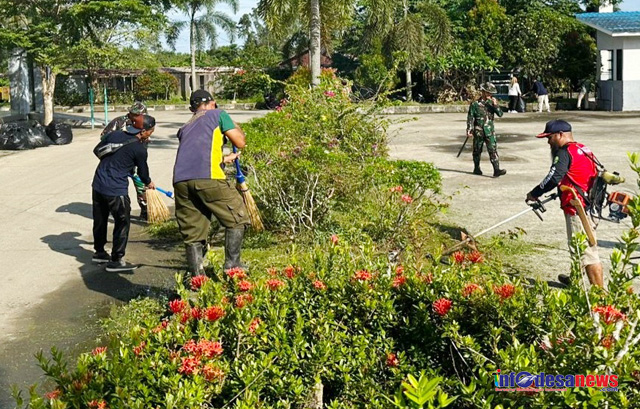 Kepedulian TNI Terhadap Kebersihan Lingkungan, Anggota Koramil Bersama Warga Lakukan Gotong Royong Dalam Rangka Hari Juang TNI AD