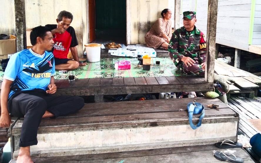 Jalin Komunikasi Dengan Warga, Babinsa Lakukan Komsos