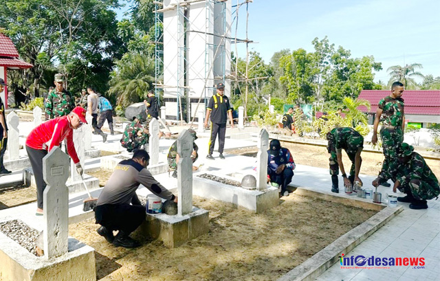Koramil Sanga Sanga Gelar Karya Bhakti Pembersihan Taman Makam Pahlawan