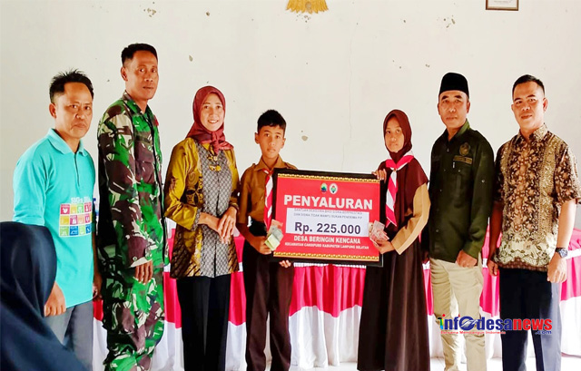 Dukung Program Wajib Belajar 12 Tahun, Pemdes Beringin Kencana Berikan Beasiswa Kepada 44  Siswa Berprestasi dan Tidak Mampu