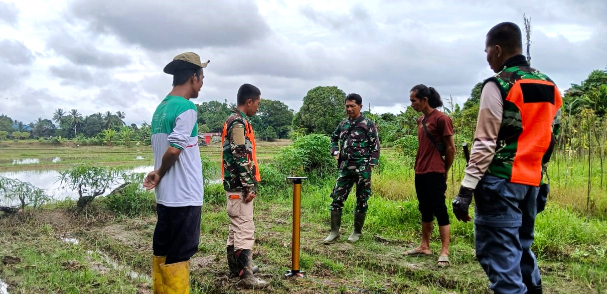Tingkatkan Hasil Produksi Pertanian, Anggota Koramil Lakukan Pengecekan Lokasi Sumur Bor