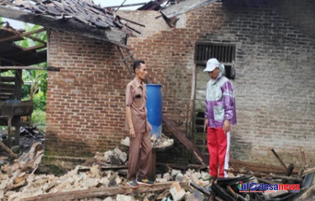 Akibat Guyuran Hujan,Rumah Milik, M Aminin Warga Sidowaluyo Ambruk