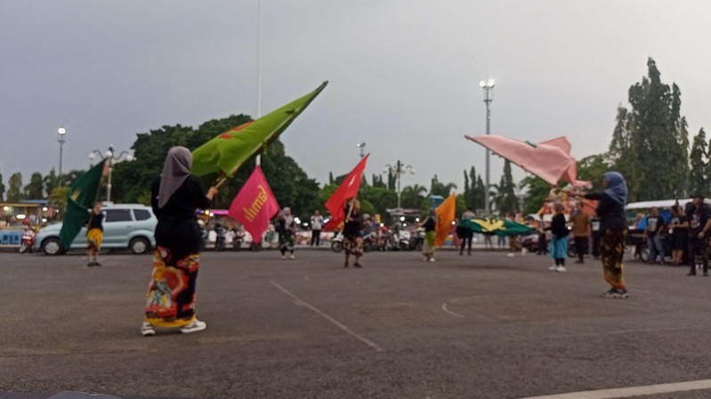 Seniman Internasional Proyek Bendera, Seni Gotong Royong Arahmaiani Bersama Rumah Juang ASRI