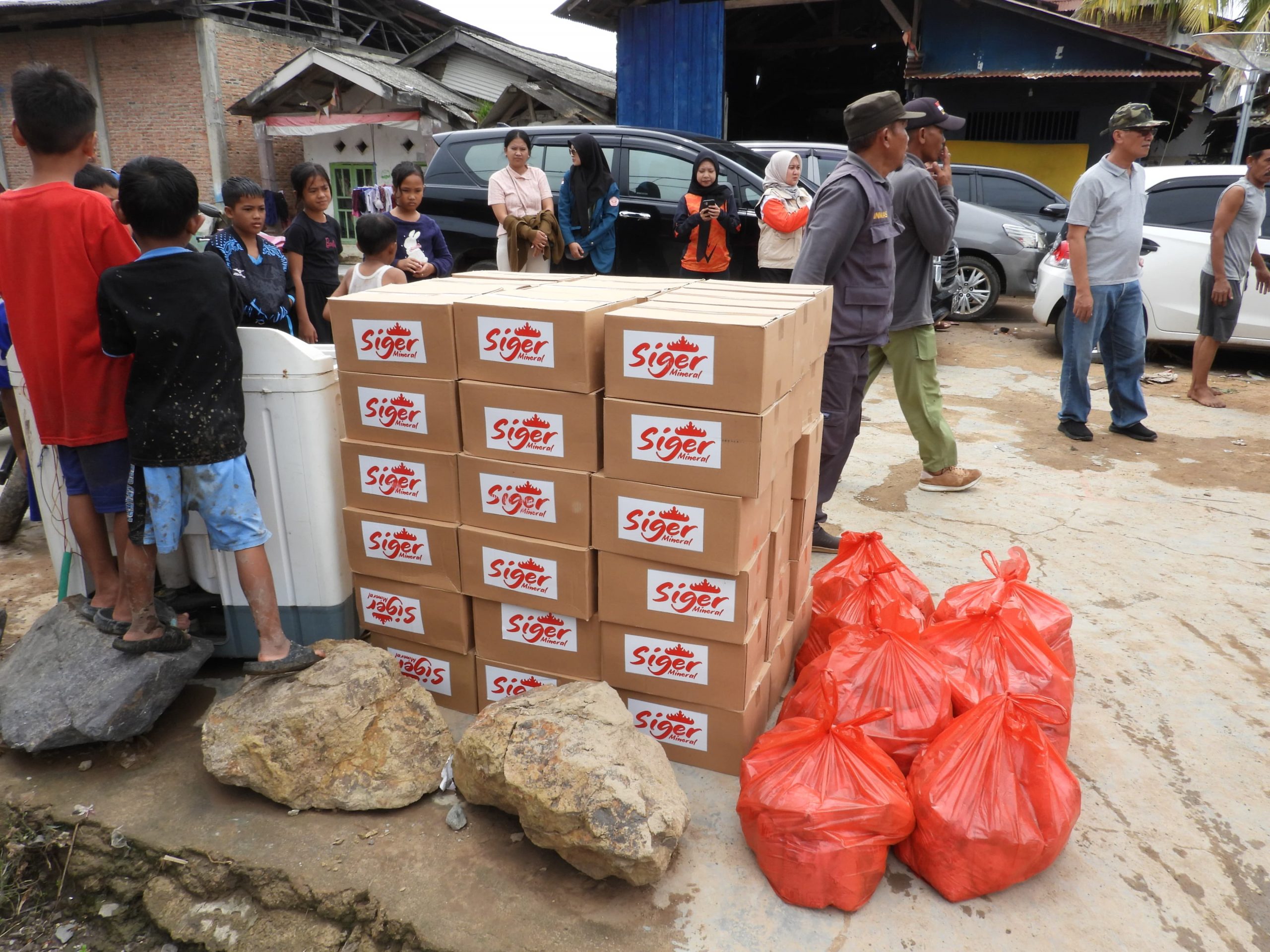 Bunda Eva Kirim Makanan Perintahkan Camat Dan Pejabat Turun Bantu Warga Korban Banjir