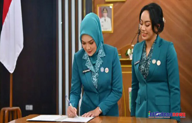 Ketua TP-PKK Lamsel, Zita Anjani Radityo, Lantik Pengurus TP-PKK