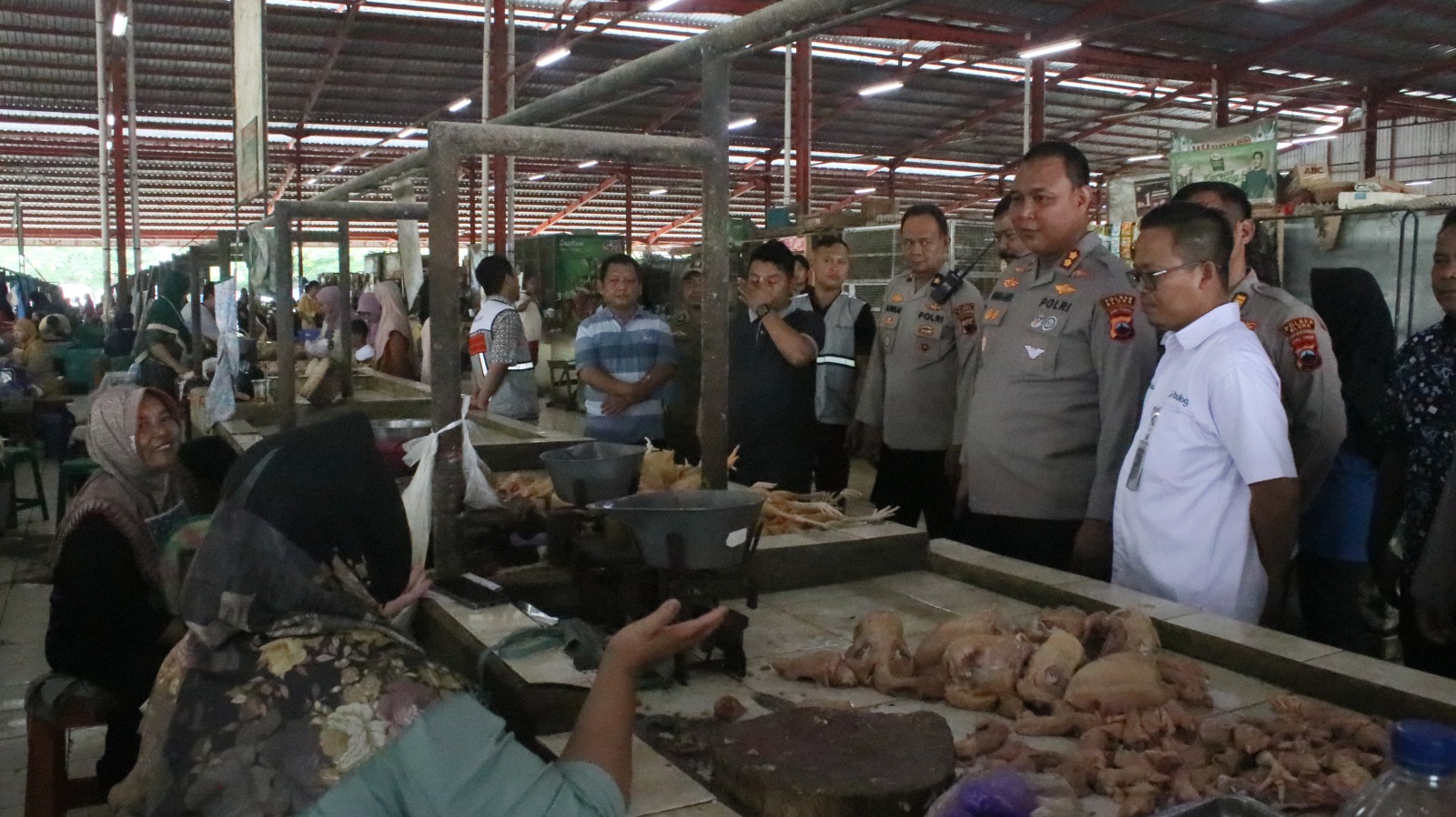 Polres Blora dan Dindagkop Gelar Operasi Pasar Tradisional Sidomakmur