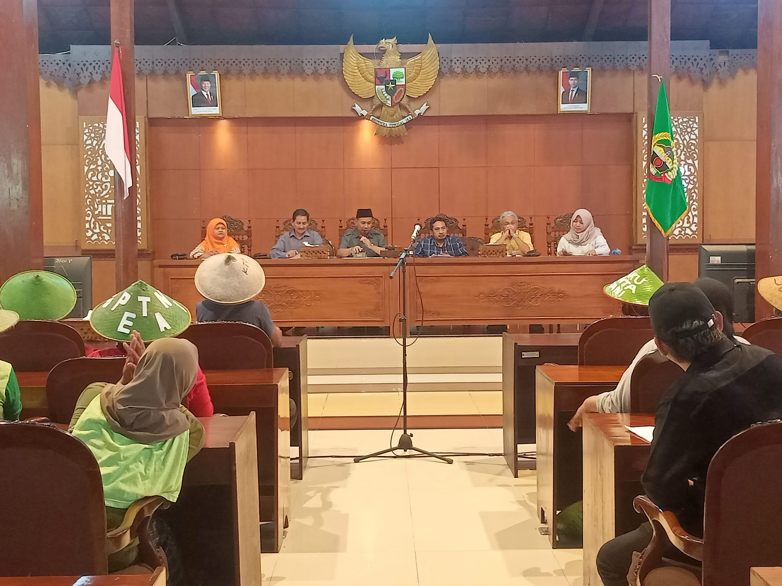 Audiensi Antara Petani Hutan Desa Nglangitan, Perhutani, dan CV Rimba Jati Capai Kesepakatan Solutif