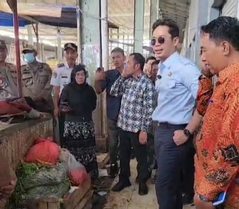 Bupati Egi Intruksikan KUPT Pasar Sidomulyo Untuk Segera Tangani Masalah Sampah