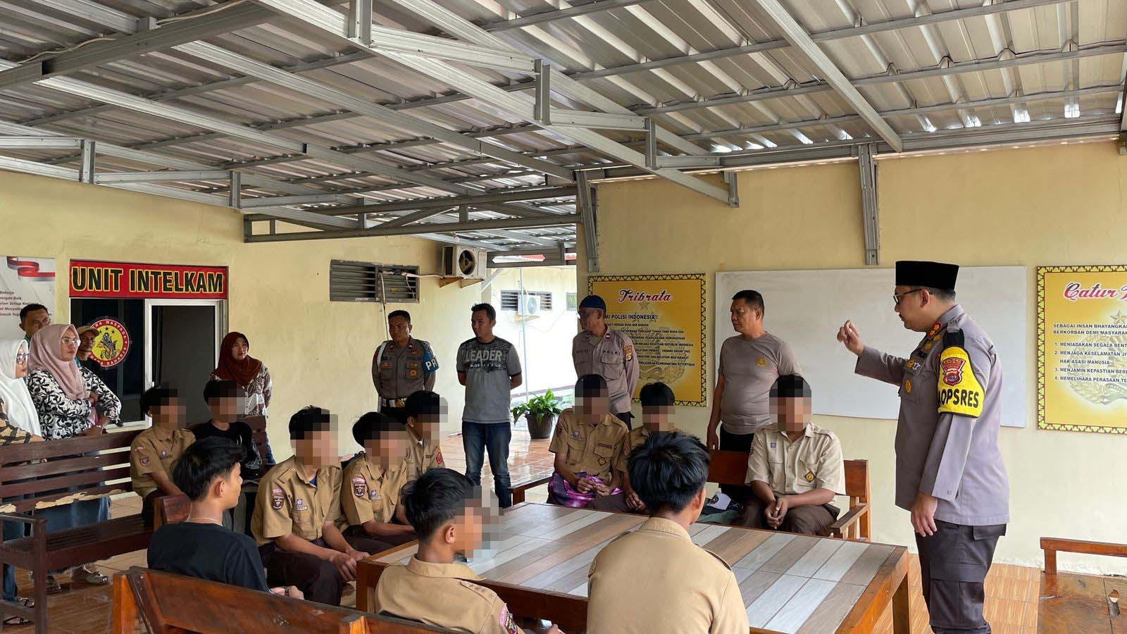 Viral 10 Orang Pelajar Tawuran Di Jalur Dua Desa Hara Diamankan Polisi