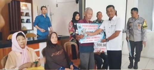 Ceria Kader Posyandu Desa Jatimulyo Saat Terima Gaji Intesif Menjelang Hari Raya Idul Fitri 1446 Hijriah