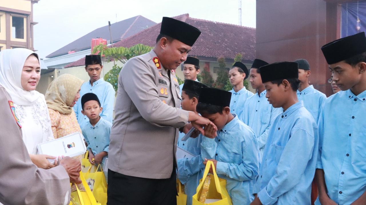 Kapolres Blora Berikan Santunan dan Sembako Untuk Anak Panti Asuhan di Momen Ramadhan
