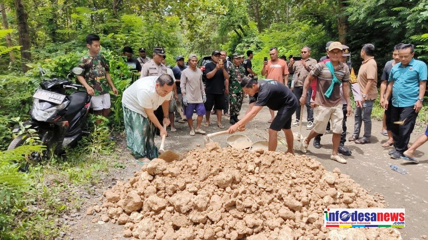Pemkab Blora Turunkan 20 Truk Grosok di Ruas Jalan Cabak-Nglebur-Bleboh