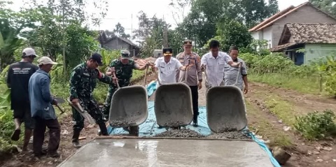 Pemdes Talang Baru Realisasika Jalan Lingkungan Rabat Beton Pembangunan Infrastruktur
