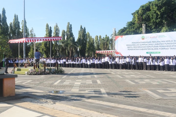 Bupati Blora Lantik 1.048 PPPK dan Serahkan SK 197 CPNS
