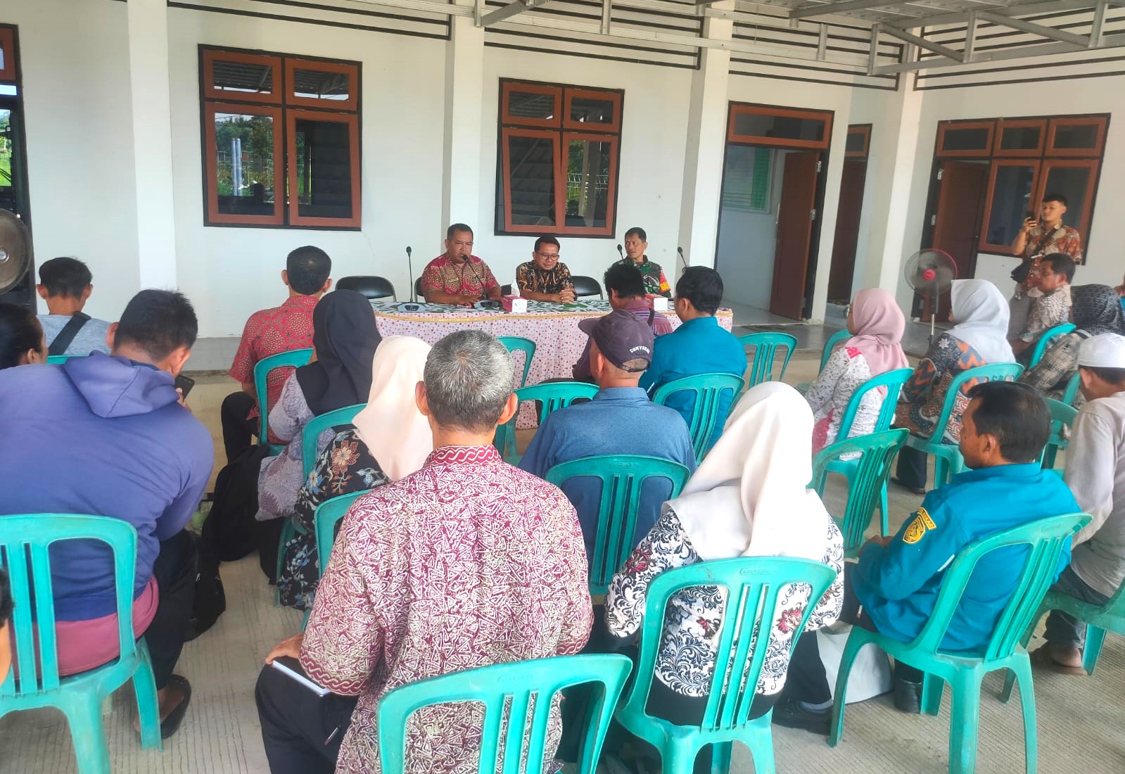 Babinsa bersama PPL Hadiri Rapat Koordinasi antara Bulog Dengan Petani