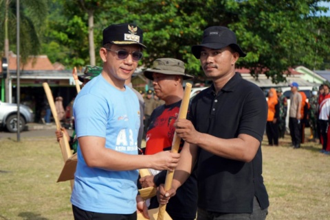 Bupati Egi Resmikan Gerakan ABRI dan BKW, Wujudkan Lingkungan Asri dan Indah
