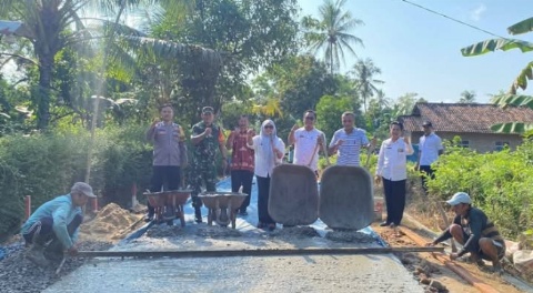Pemdes Rawa Selapan Realisasikan Pembangunan Rabat Beton
