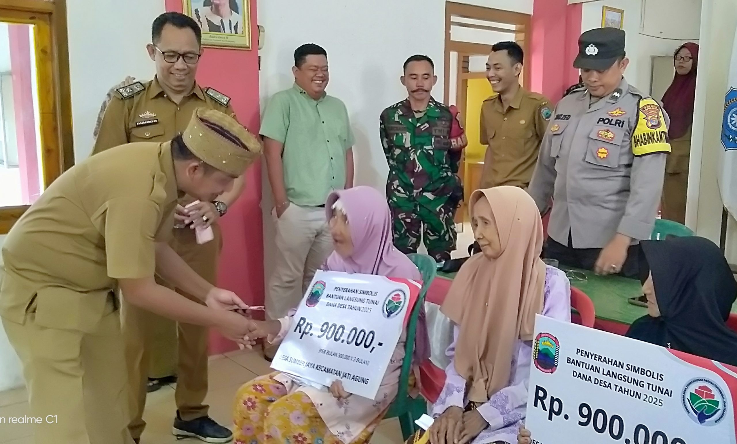 Mursinem 1 Dari 18 Kpm Yang Dapatkan BLT-DD Di Desa Sumber Jaya Berhasil Dalam Beternak Hewan Kambing
