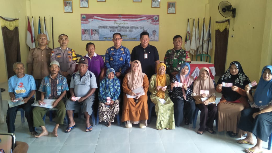 Kades Selamet Pimpin Penyaluran BLT-DD Tahap II Di Desa Sidoharjo