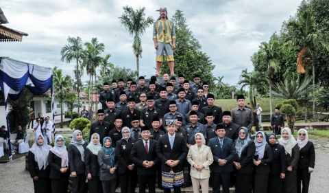 Ketua DPRD Lamsel, Hadiri Prosesi Pelantikan Sekdakab di Taman Makam Pahlawan