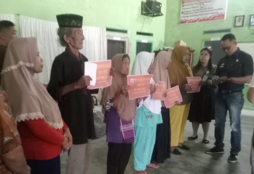 Pemerintah Desa Sidodadi Asri Salurkan BLT-DD Tahap II Tahun 2025 Kepada 8 KPM