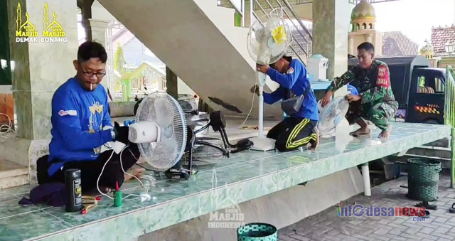 Babinsa Dan Warga Masyarakat Gotong- Royong Bersihkan Masjid