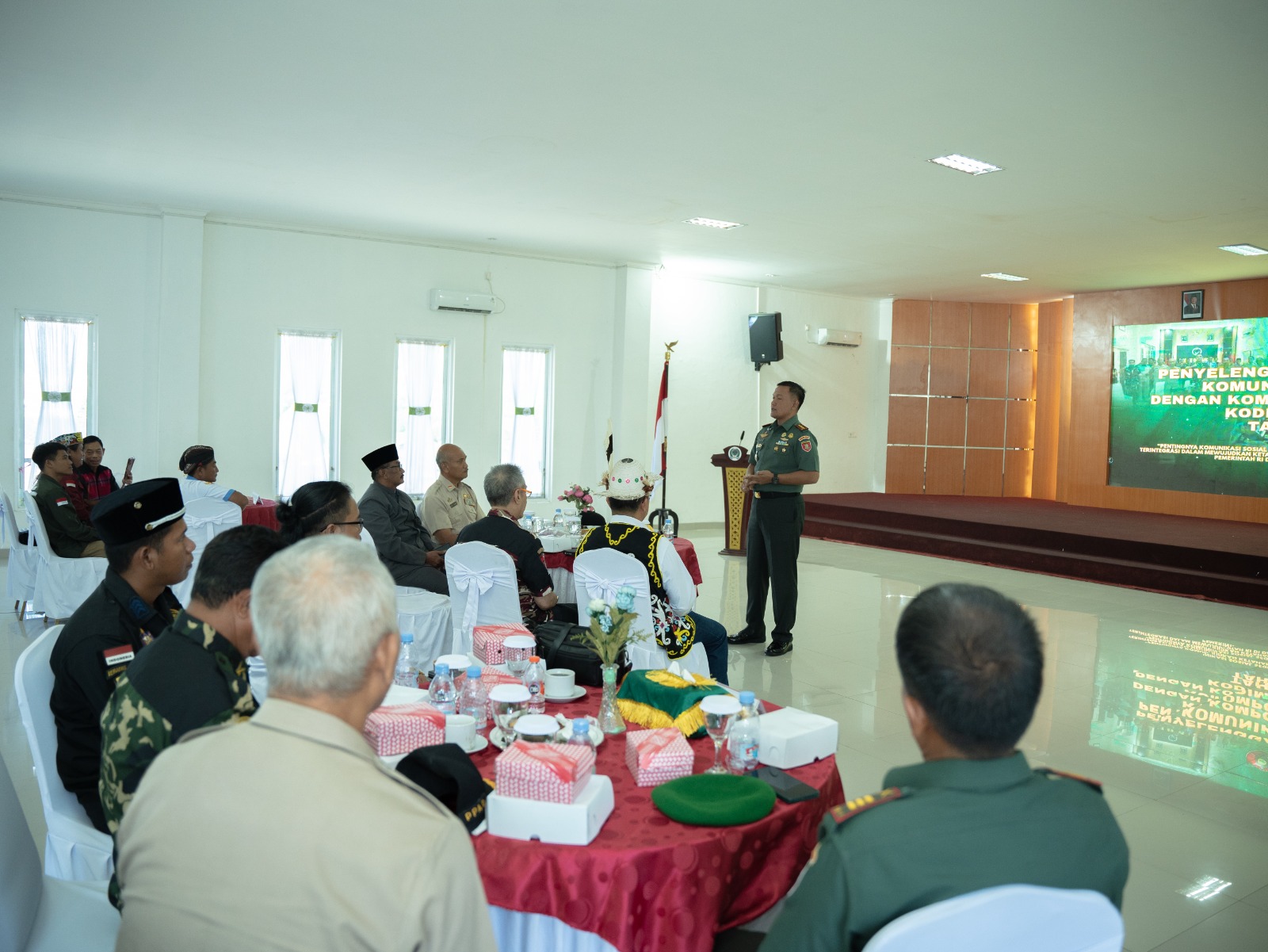 Dandim Kukar Bersama Tokoh Masyarakat Ikuti Zoom Meeting Bersama Danrem 091/ASN