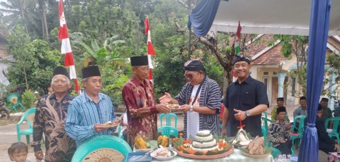 Hadiri Ruwatan Desa, Dwi Riyanto Ajak Warga Sukseskan Pitu Vista Egi-Syaiful