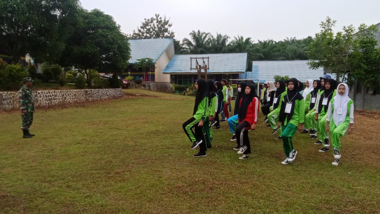 Tingkatkan Kedisiplinan, Babinsa Berikan Materi PBB Dalam Kegiatan MPLS