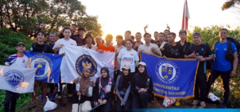 ZITA ANJANI TAKLUKKAN GUNUNG RAJABASA, PULANG KE AKAR BAWA MISI PARIWISATA NASIONAL