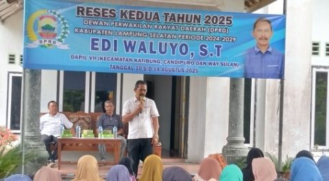 Anggota DPRD Lamsel,Edi Waluyo, Pastikan Perbaikan Ruas Jalan Dusun III-IV Segera Direalisasi