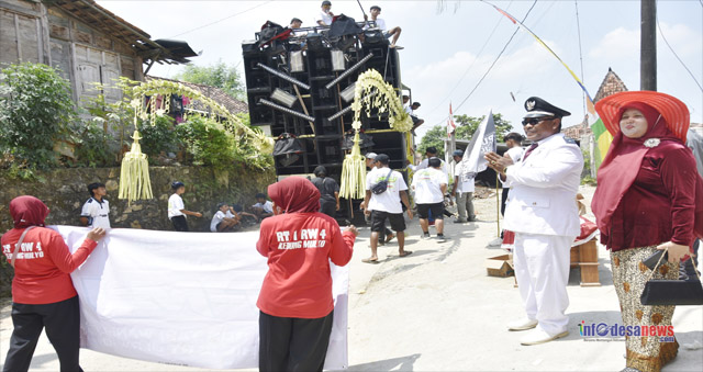 Pemdes Tinapan Gelar Karnaval Meriah HUT Ke 80 Republik Indonesia Tahun 2025, Ratusan Peserta Ikuti Pawai dengan 19 Truk Sound
