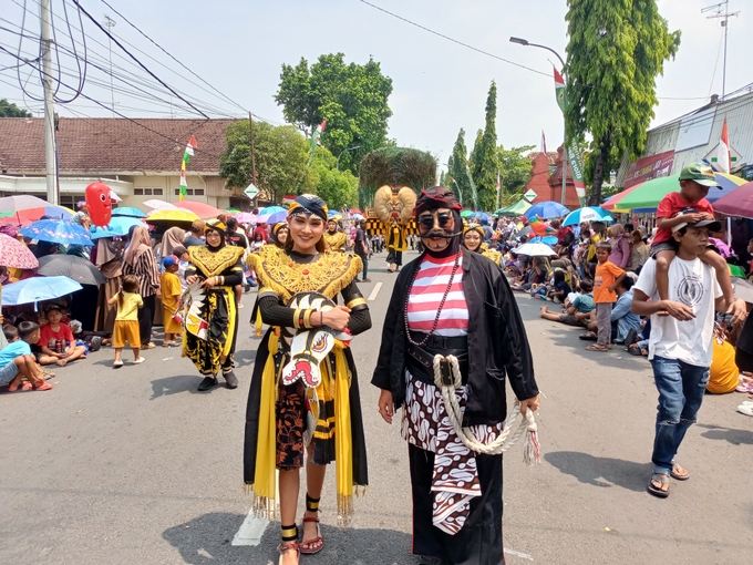 DPMD Blora Menampilkan Reog Ponorogo Dalam Pawai Budaya Blora