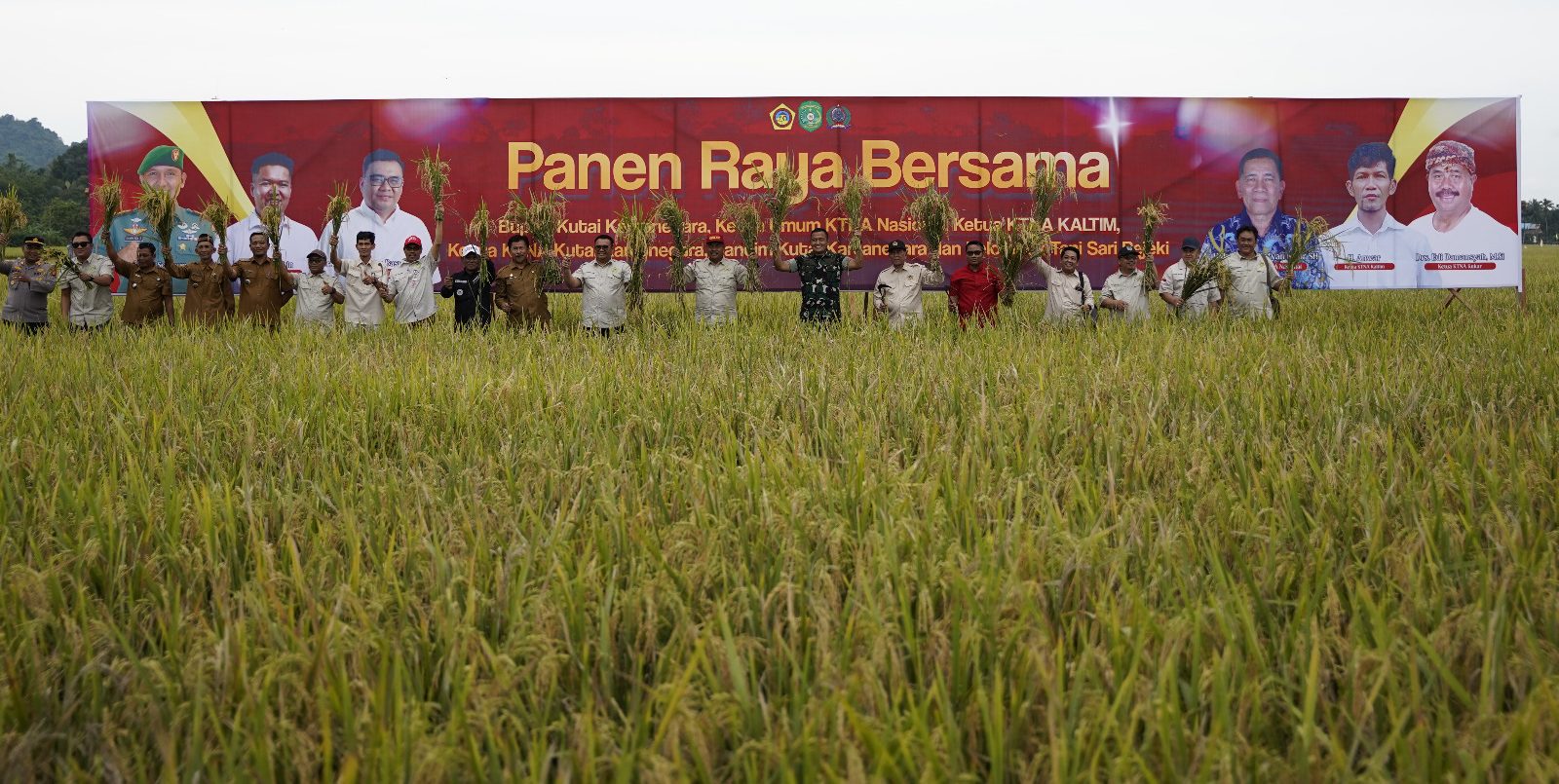 Dandim 0906/Kkr Hadiri Panen Raya dan Pelantikan Pengurus KTNA Kabupaten Kukar