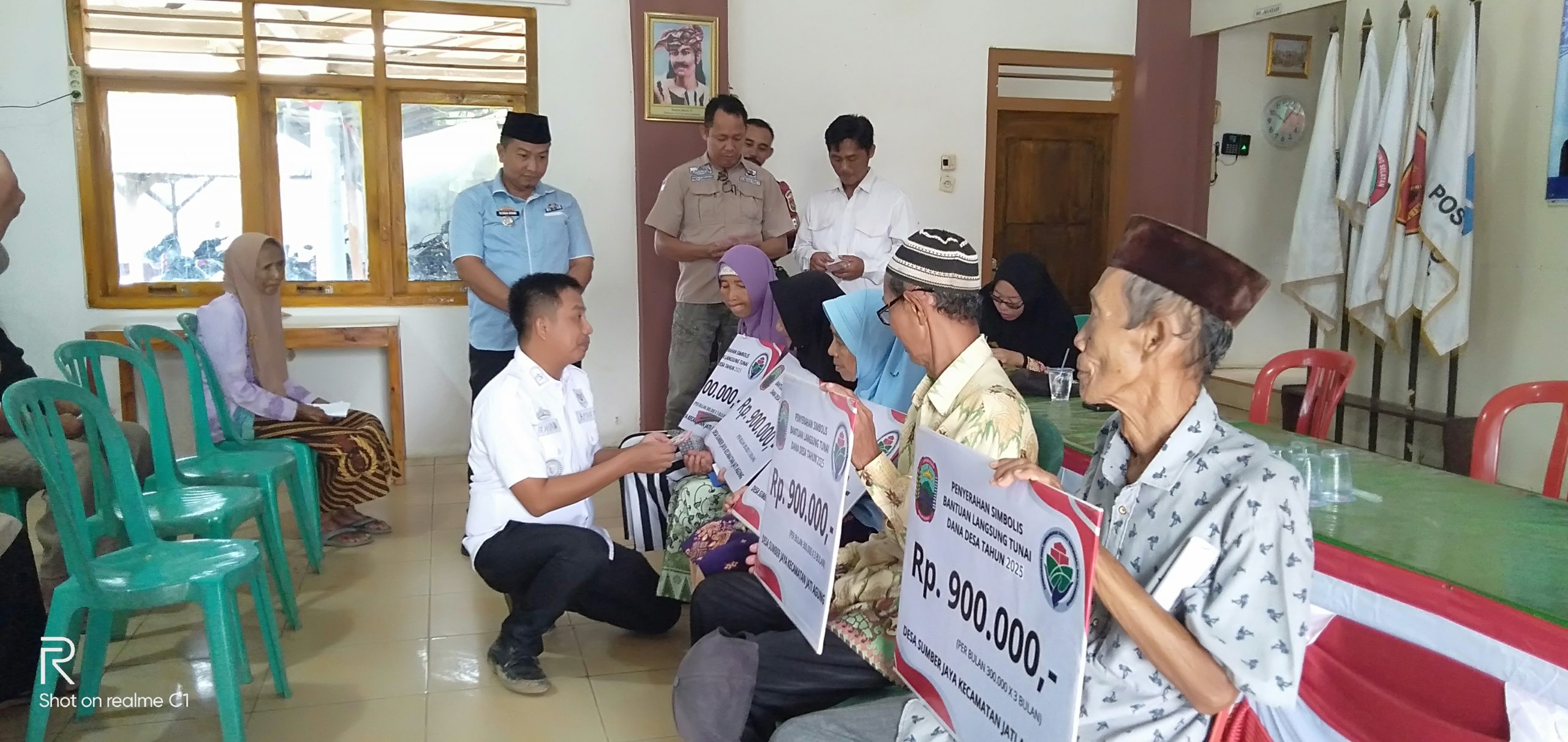 Pemerintah Desa Sumber Jaya Salurkan BLT-DD Tahap III Tahun 2025