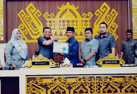 Bupati Pringsewu Sampaikan Rancangan Perubahan APBD 2025 Pada Paripurna DPRD