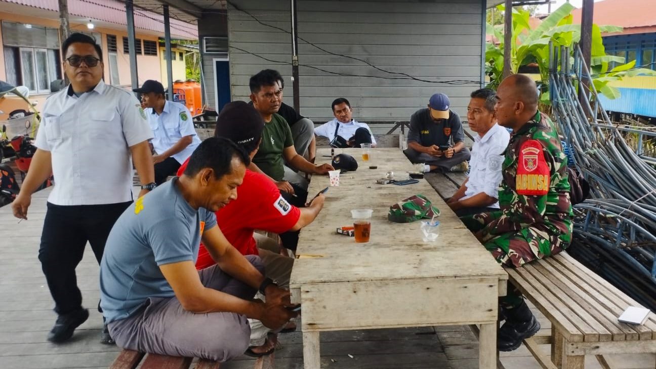 Tingkatkan Koordinasi dan Sinergi, Babinsa Muara Muntai Jalin Komsos dengan Elemen Masyarakat