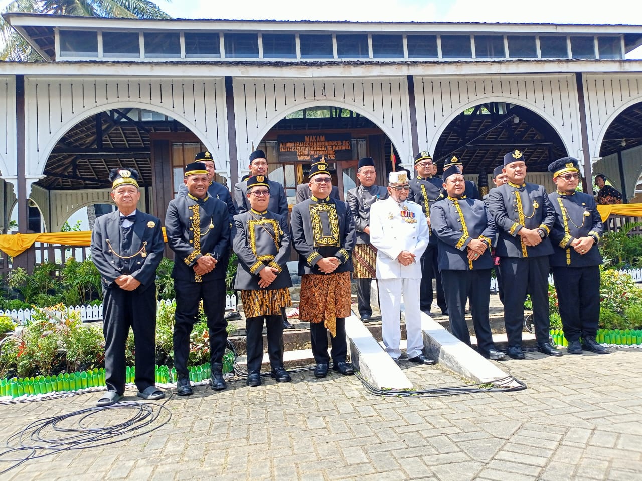 Dandim 0906/Kkr Bersama Forkopimda Ziarah Makam Para Raja Dalam Rangka Peringati Hari Jadi Kota Tenggarong