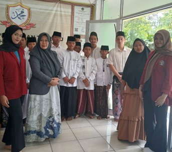 Team PKM UNISRI Surakarta Berikan Pelatihan Kewirausahaan di Pesantren Al Fateh Kartasura
