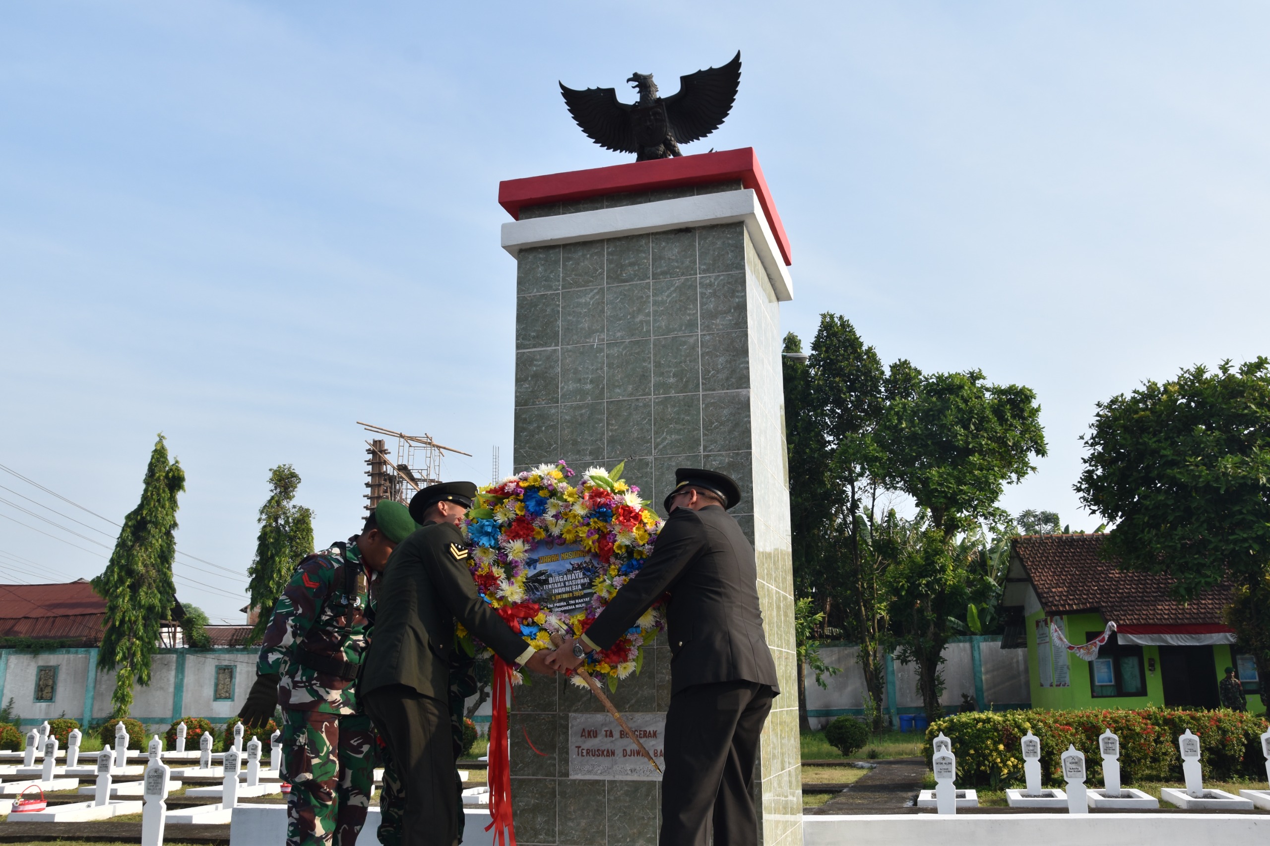 Kodim 0716/Demak Gelar Ziarah Rombongan di TMP Cahaya Ratna Bintarum Peringati HUT ke-80 TNI dan HUT ke-75 Kodam IV/Diponegoro