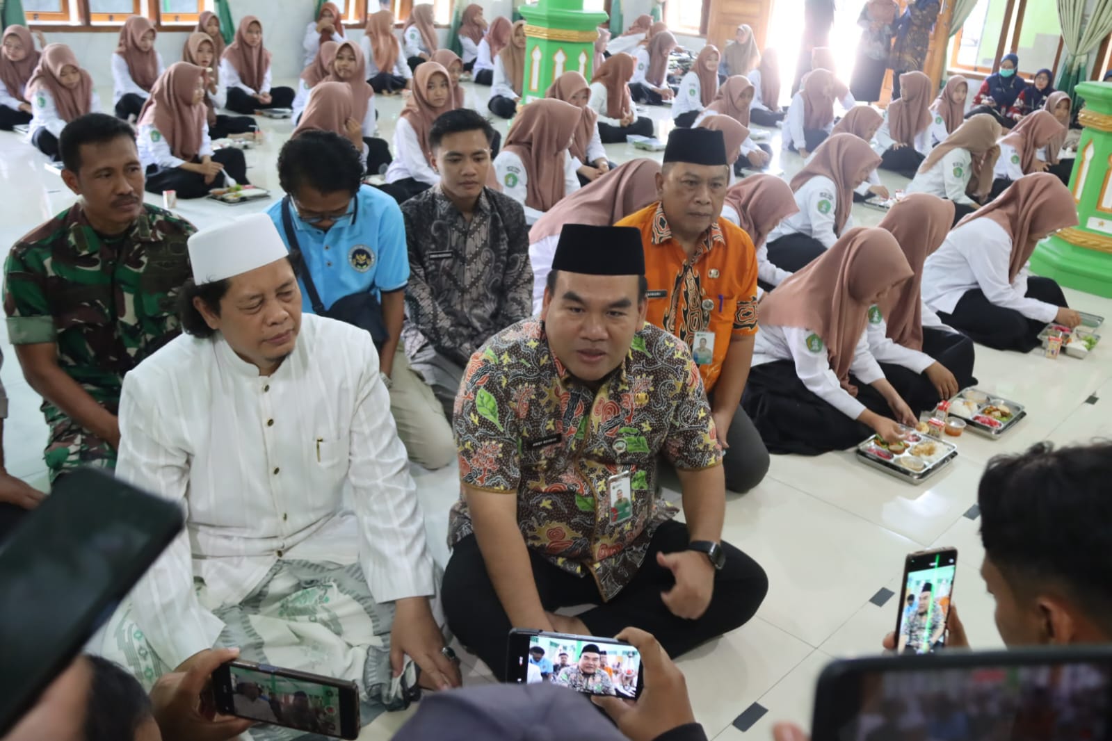 Bupati Blora Tinjau Langsung Pelaksanaan Program Makan Bergizi Gratis di SMP Walisongo Ngawen
