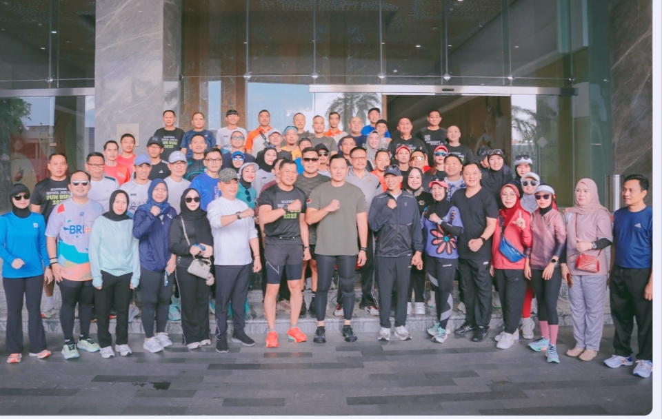 Gubernur Rahmad Mirzani Djausal Dampingi Menko Agus Harimurti Yudhoyono Dalam Acara Fun Run Di Bandar Lampung