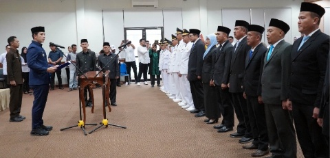 Bupati Radityo Egi Pratama Lantik 18 Pejabat Administrator, Termasuk Delapan Camat Baru