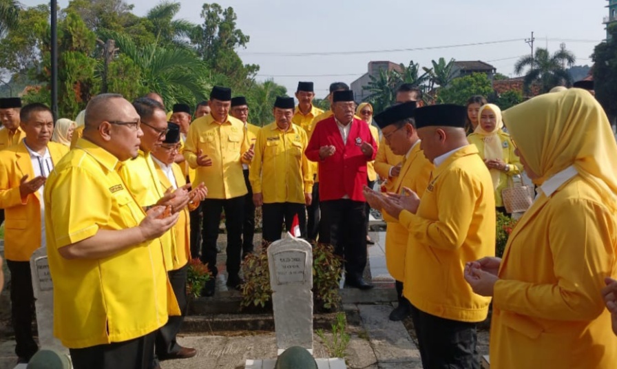 Peringati HUT Ke 61 DPD Partai Golkar Lampung Gelar Upacara Ziarah Tabur Bunga Ke Taman Makam Pahlawan