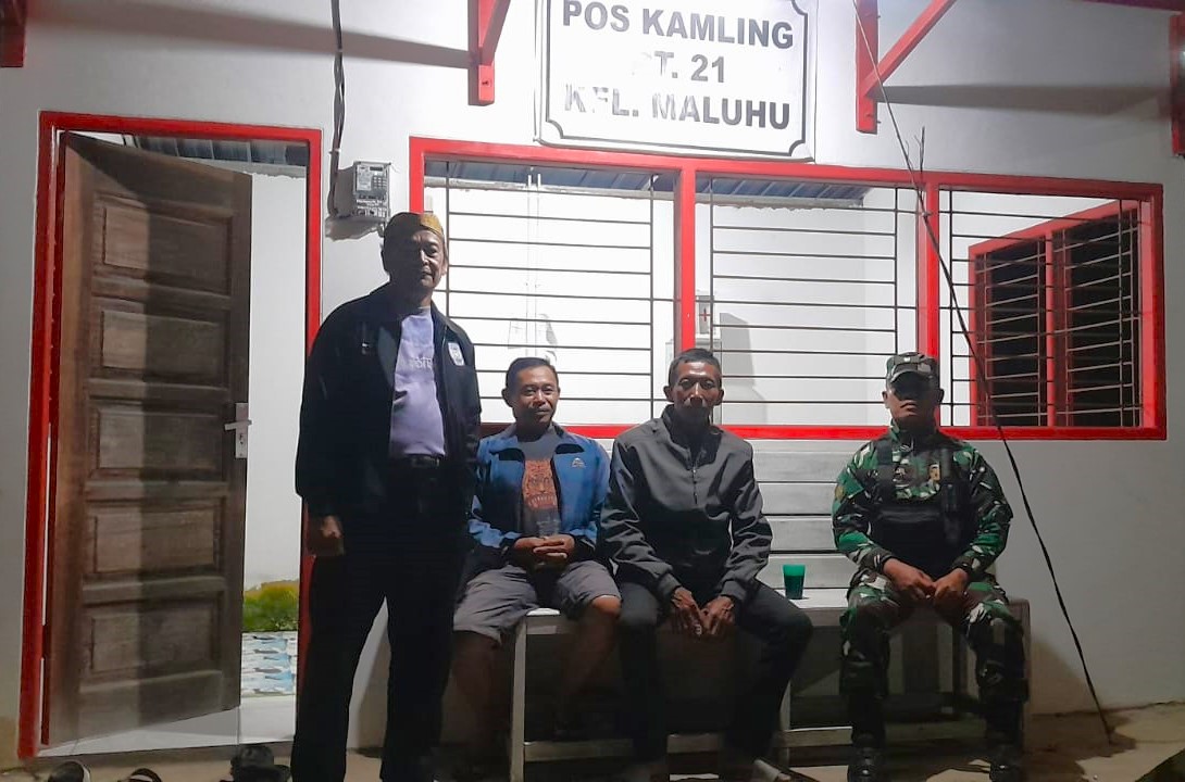 Ciptakan Lingkungan Aman pada Malam Hari, Babinsa Maluhu Gencar Sambangi Pos Kamling