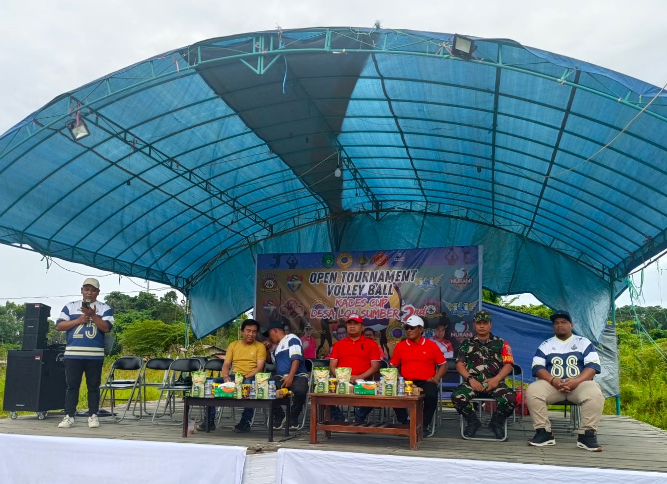 Mewakili Danramil, Babinsa Loh Sumber Hadiri Pembukaan Turnamen Volly Ball