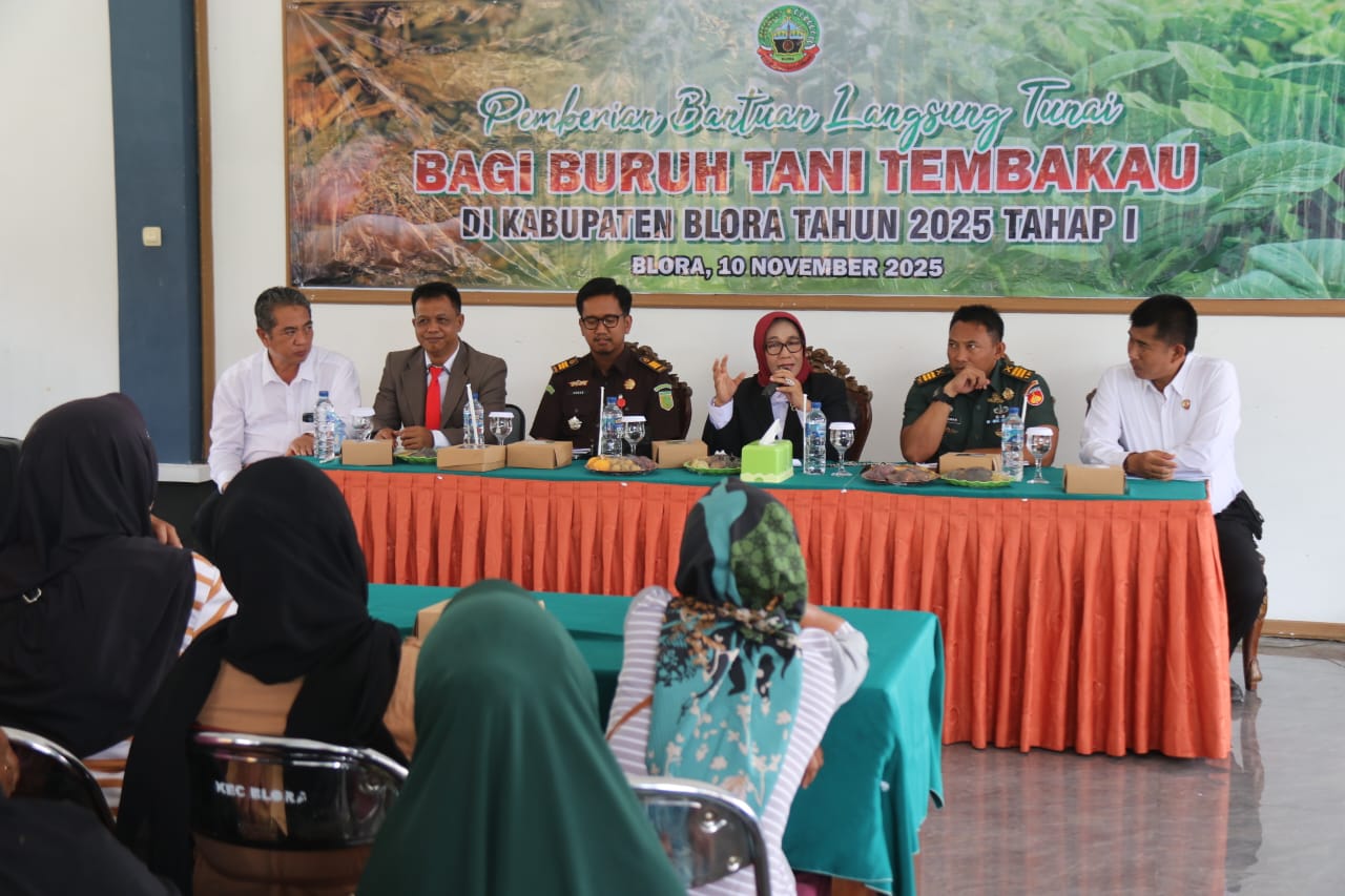 Ribuan Buruh Tani Tembakau di Blora Terima BLT DBHCHT Tahap I