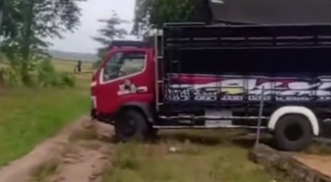 Truk Curi Gabah Terekam CCTV, Dua Pelaku Ditahan, Satu Buron