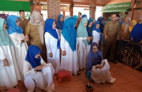 Bupati Pringsewu Tutup Pelatihan Membatik Bagi Lansia